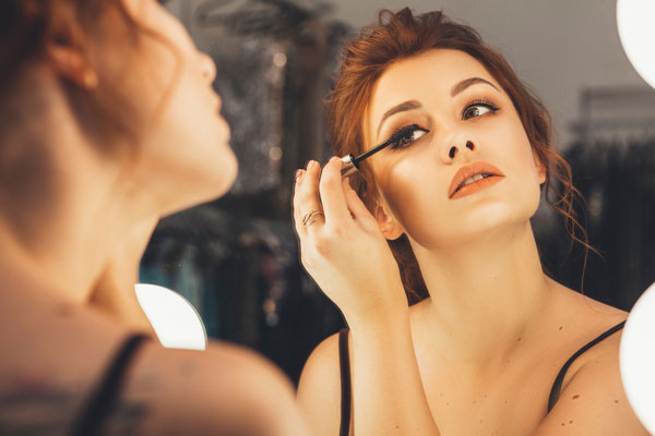 woman putting make up on